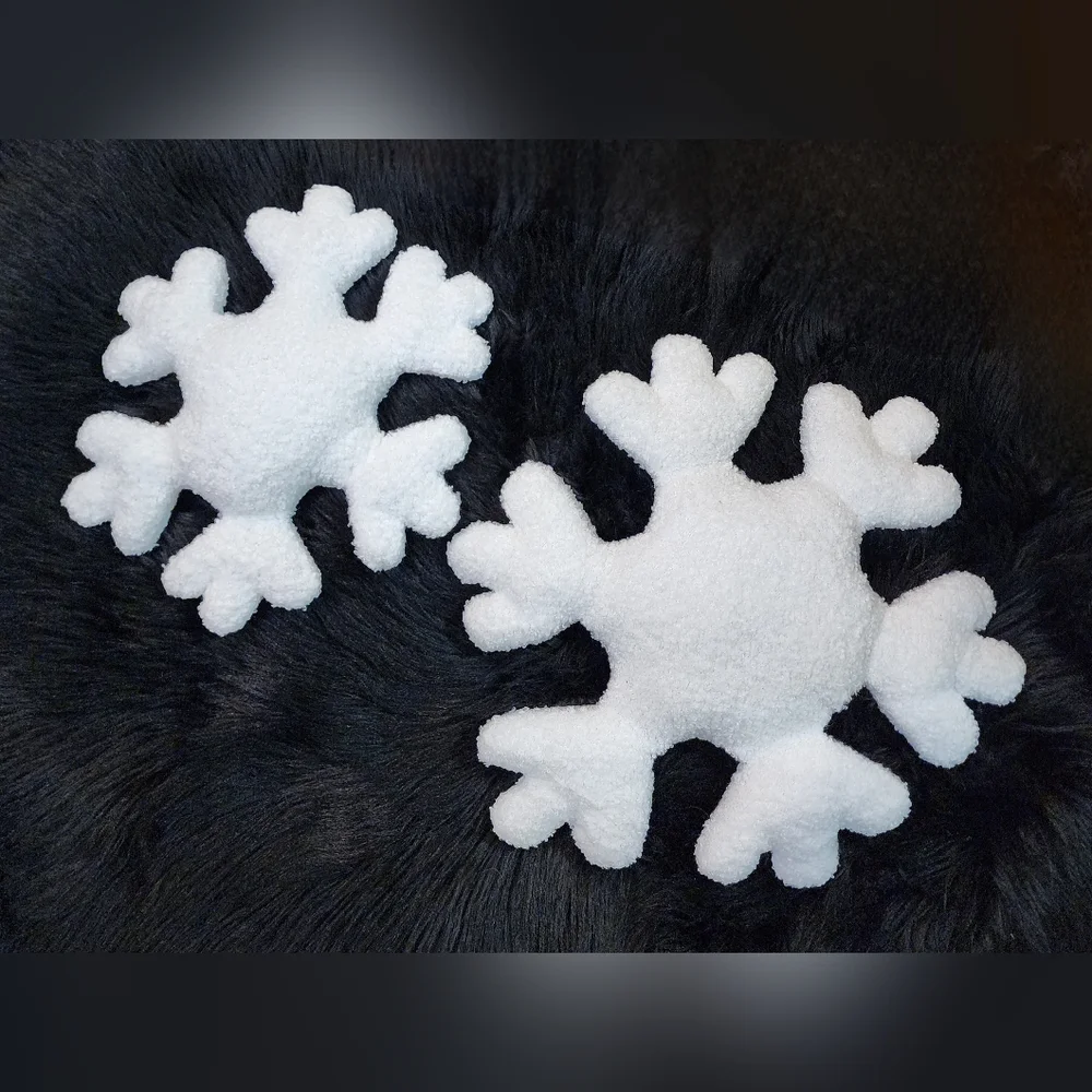2 White Winter Sherpa Snowflake Shaped Pillows Holiday Decor - Picture 5 of 5